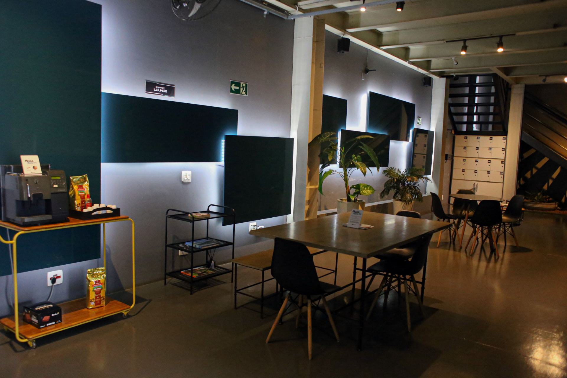 Espaço lounge para descanso na Health Studio em Uberaba/MG