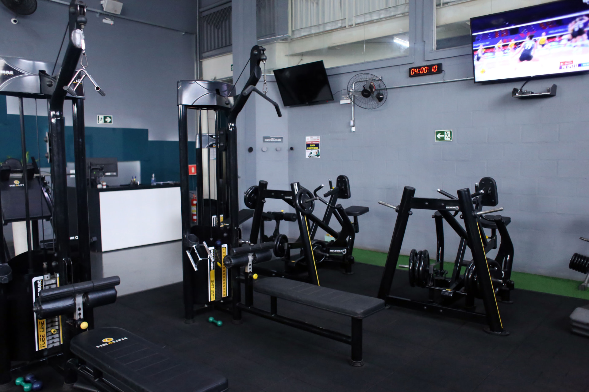 Área de máquinas da estrutura da Health Studio em Uberaba/MG